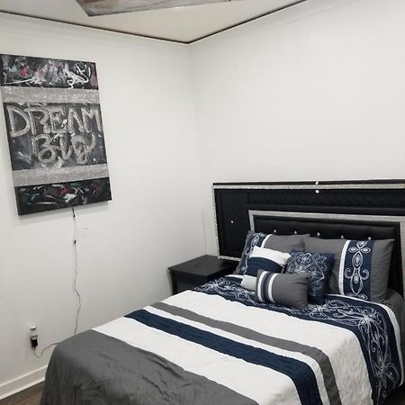 Cozy And Unique Getaway Apartment Hamilton Exterior photo