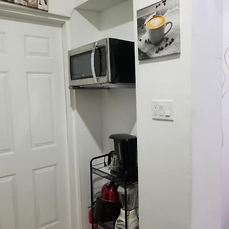 Cozy And Unique Getaway Apartment Hamilton Exterior photo